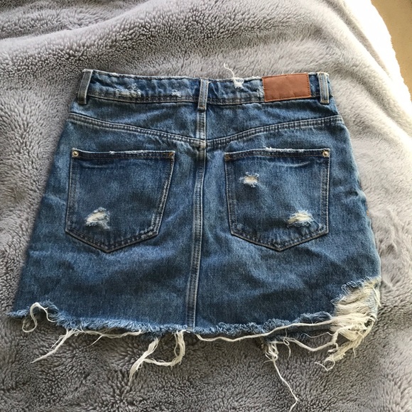 Zara Distressed / Ripped Denim Skirt - Picture 7 of 7